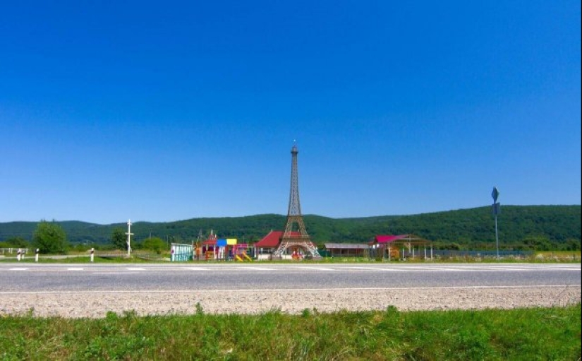 Como madera contrachapada sobre París: 15 Torres Eiffel de las extensiones de la Madre Rusia Como madera contrachapada sobre París: 15 Torres Eiffel de las extensiones de la Madre Rusia