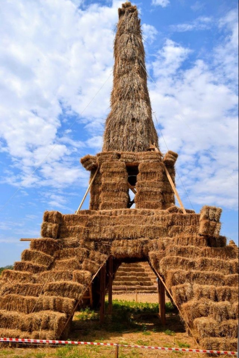 Como madera contrachapada sobre París: 15 Torres Eiffel de las extensiones de la Madre Rusia Como madera contrachapada sobre París: 15 Torres Eiffel de las extensiones de la Madre Rusia