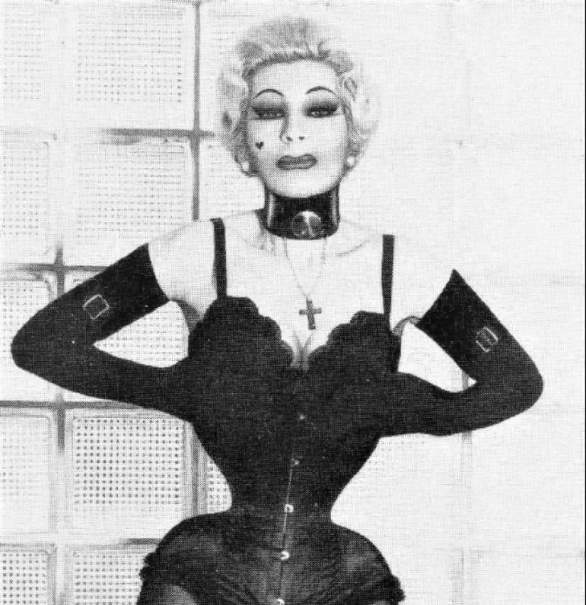 Cora Corsette is a fetish model from the 70s with a phenomenally narrow waist.