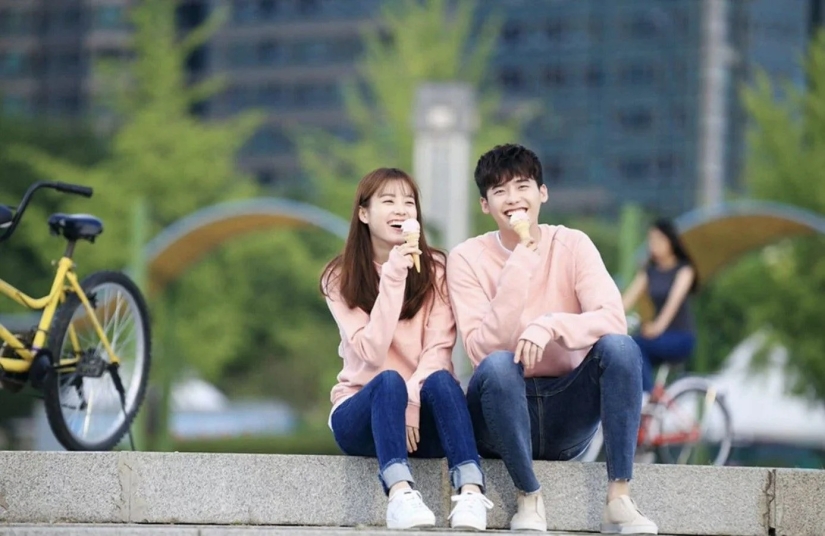Couple culture in Korea, from matching outfits to relationship holidays