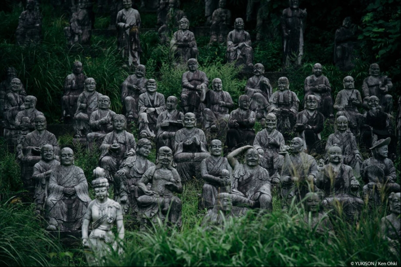 Creepy Japanese village where only statues live Creepy Japanese village where only statues live