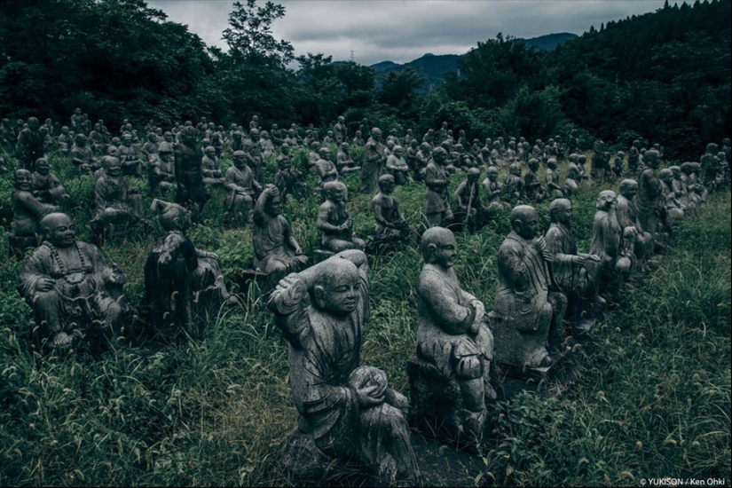 Creepy Japanese village where only statues live Creepy Japanese village where only statues live