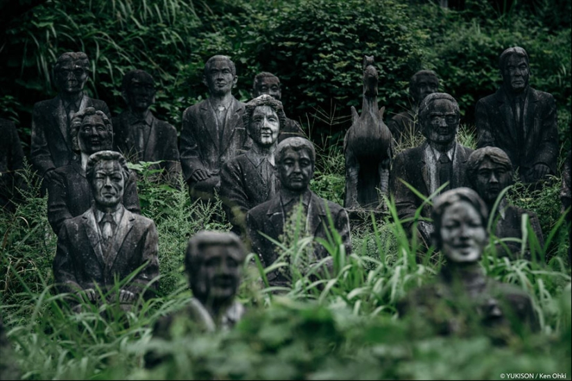 Creepy Japanese village where only statues live Creepy Japanese village where only statues live