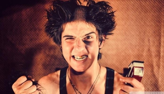 Crooked actors from TV stores