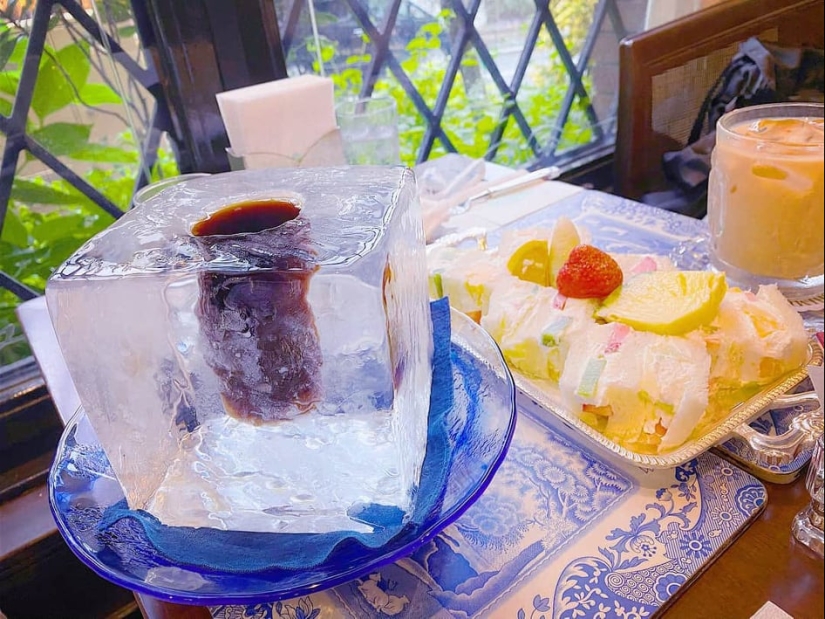 Croutons on a shovel: 22 examples of a very strange serving of dishes Croutons on a shovel: 22 examples of a very strange serving of dishes