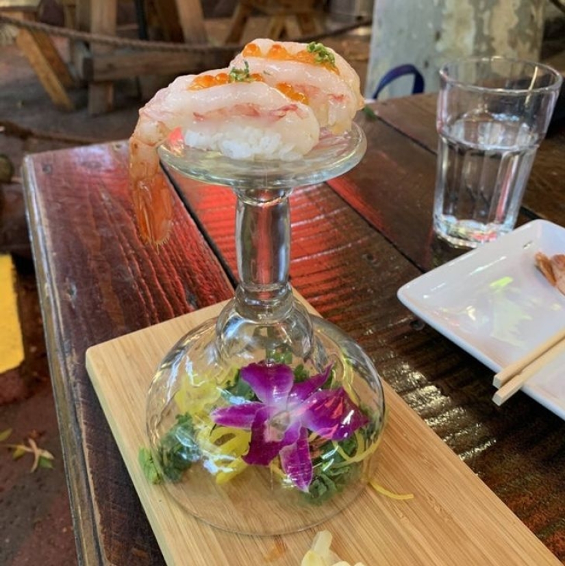 Croutons on a shovel: 22 examples of a very strange serving of dishes Croutons on a shovel: 22 examples of a very strange serving of dishes