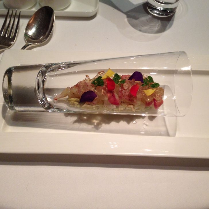 Croutons on a shovel: 22 examples of a very strange serving of dishes Croutons on a shovel: 22 examples of a very strange serving of dishes