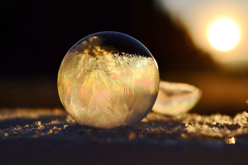 Crystal balls — a girl photographs soap bubbles in the cold