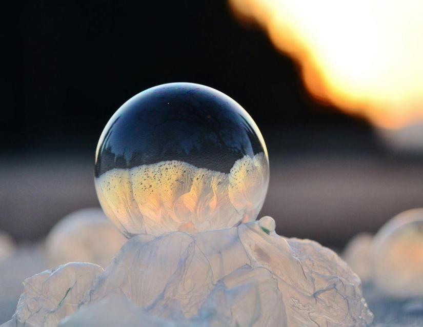Crystal balls — a girl photographs soap bubbles in the cold