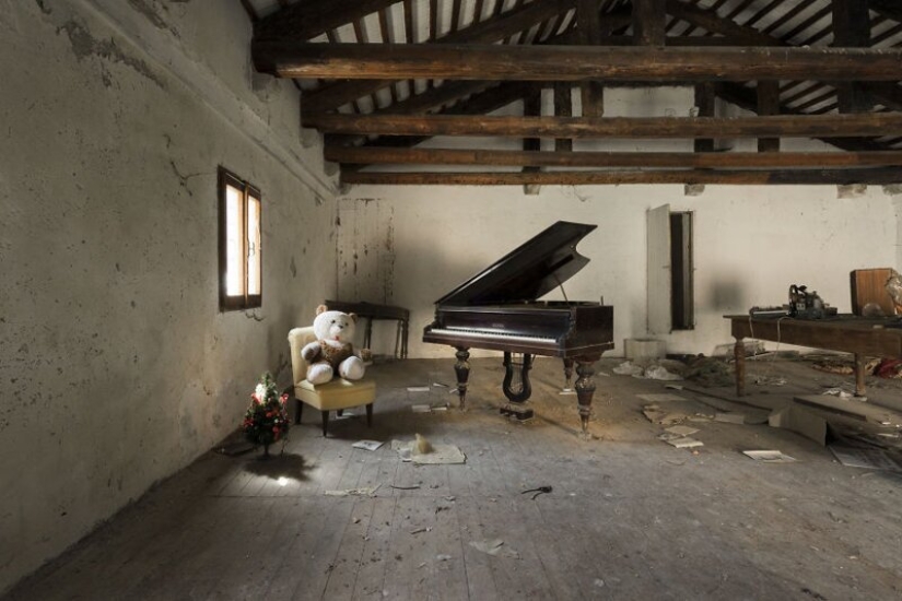 Cuando la música se detuvo: pianos tristes en edificios abandonados