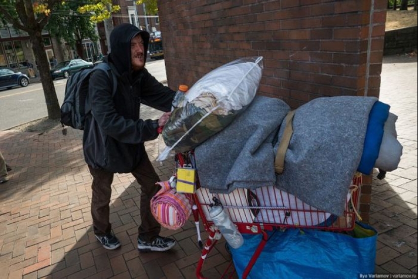 "Curso privado de indigencia aplicada": un servicio turístico de una persona sin hogar emprendedora "Curso privado de indigencia aplicada": un servicio turístico de una persona sin hogar emprendedora