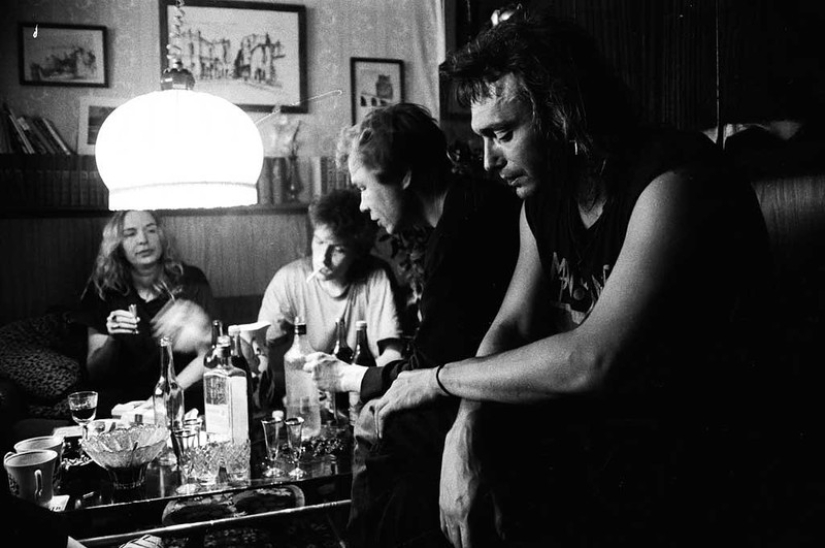 Dad — a glass of port wine: how and what Russian rock stars drank