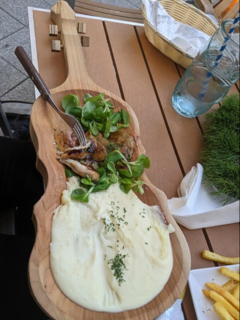 "¡Dame un plato!": 22 de los ejemplos más locos de servir platos