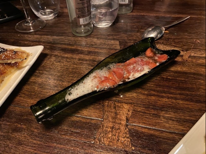 "¡Dame un plato!": 22 de los ejemplos más locos de servir platos