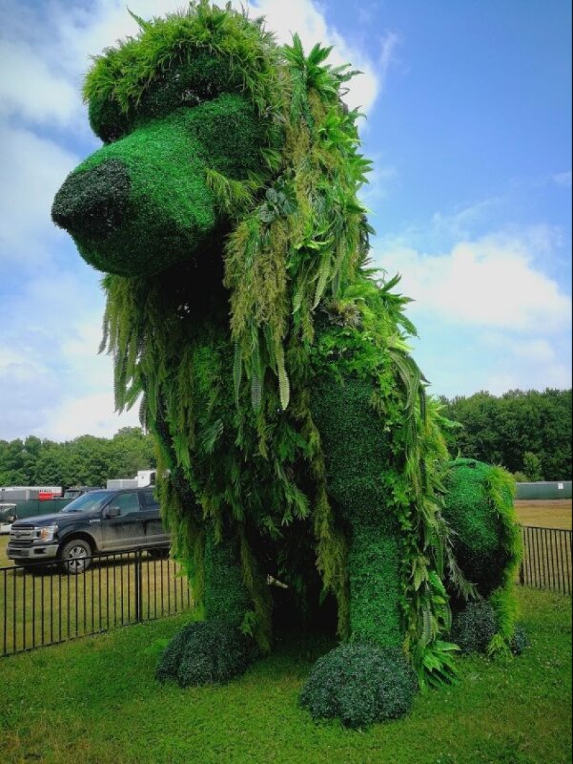 Daniel Popper's audiovisual sculptures creating the atmosphere of festivals Daniel Popper's audiovisual sculptures creating the atmosphere of festivals