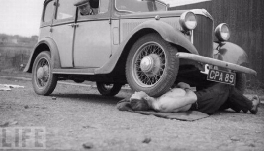 Deadly Number-Acrobacias locas en fotos retro Deadly Number-Acrobacias locas en fotos retro