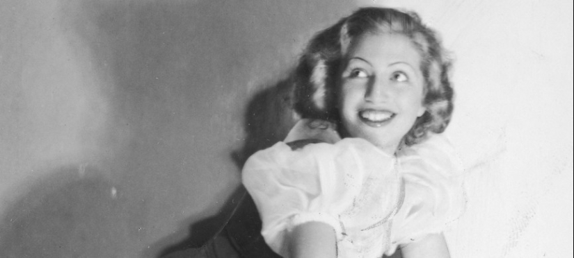 Deadly striptease in Auschwitz Deadly striptease in Auschwitz