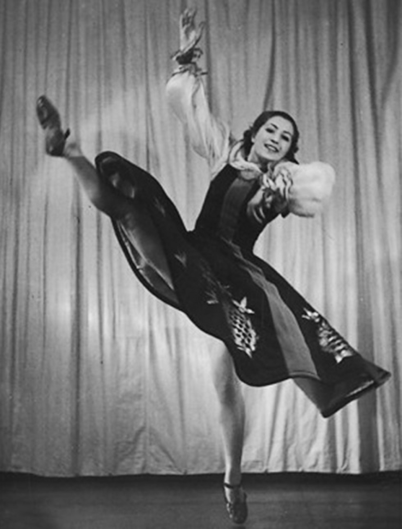 Deadly striptease in Auschwitz Deadly striptease in Auschwitz