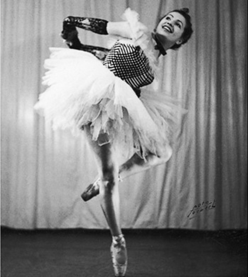 Deadly striptease in Auschwitz Deadly striptease in Auschwitz