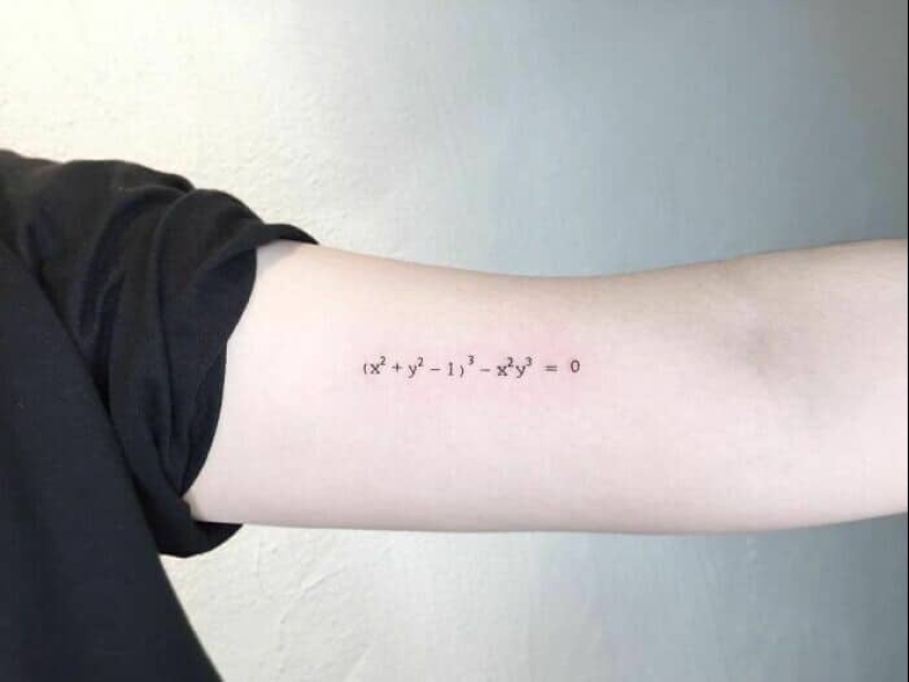 Del minimalismo a los tatuajes con historia: 33 ideas inusuales para el primer tatuaje Del minimalismo a los tatuajes con historia: 33 ideas inusuales para el primer tatuaje