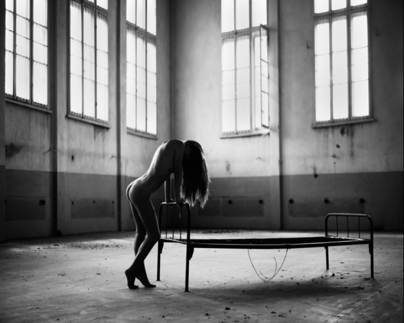 Delicate erotic works by Bulgarian photographer Kalynsky Delicate erotic works by Bulgarian photographer Kalynsky