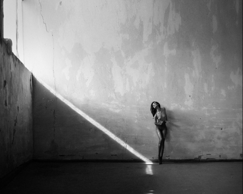 Delicate erotic works by Bulgarian photographer Kalynsky Delicate erotic works by Bulgarian photographer Kalynsky