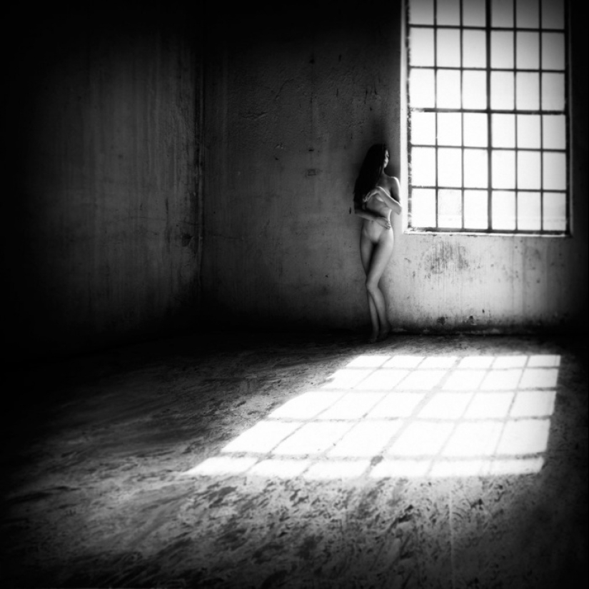 Delicate erotic works by Bulgarian photographer Kalynsky Delicate erotic works by Bulgarian photographer Kalynsky