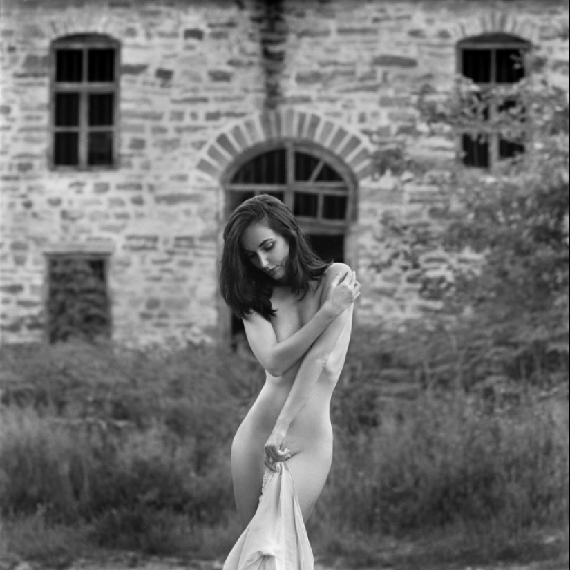Delicate erotic works by Bulgarian photographer Kalynsky Delicate erotic works by Bulgarian photographer Kalynsky