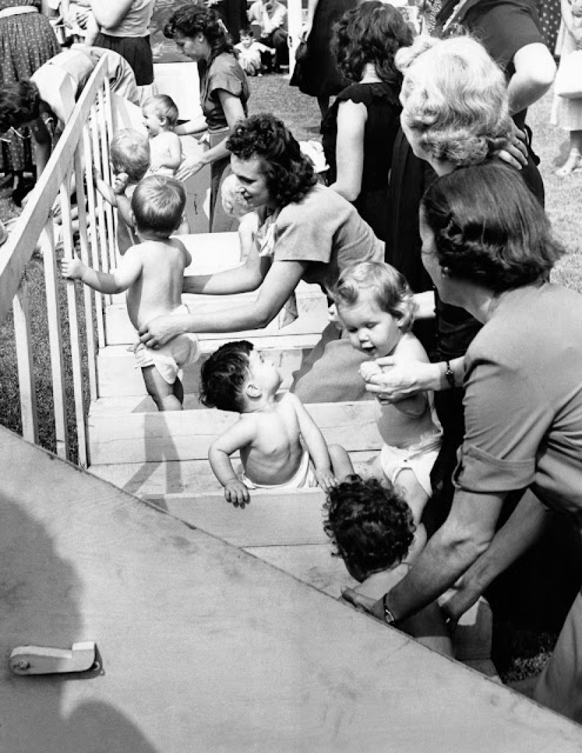 Derby in diapers: how were the retro races of crawling babies