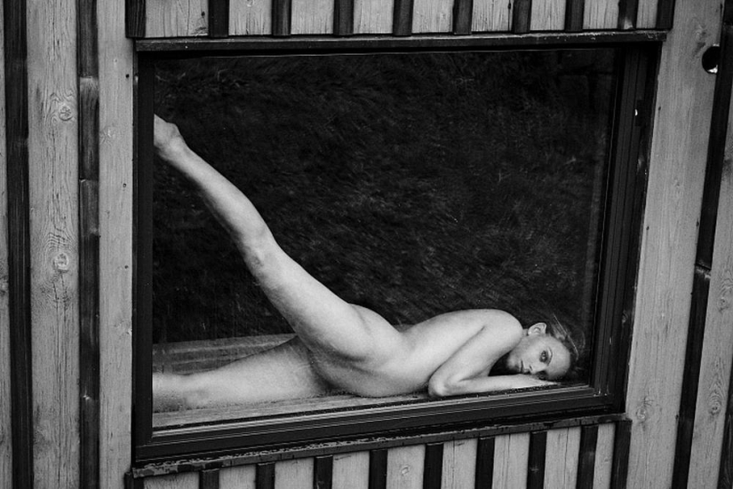 Desnudo en blanco y negro de Lukas Dvorak Desnudo en blanco y negro de Lukas Dvorak