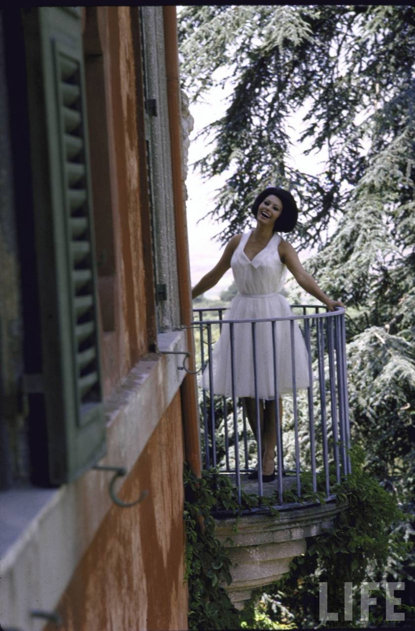 Dolce vita: fotos desconocidas de una joven Sophia Loren en una villa de lujo Dolce vita: fotos desconocidas de una joven Sophia Loren en una villa de lujo