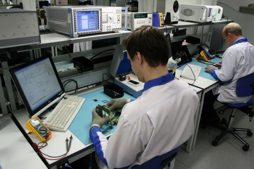 Don&#39;t Rush to &quot;Save&quot; Your Phone: How Service Centers Deceive Customers