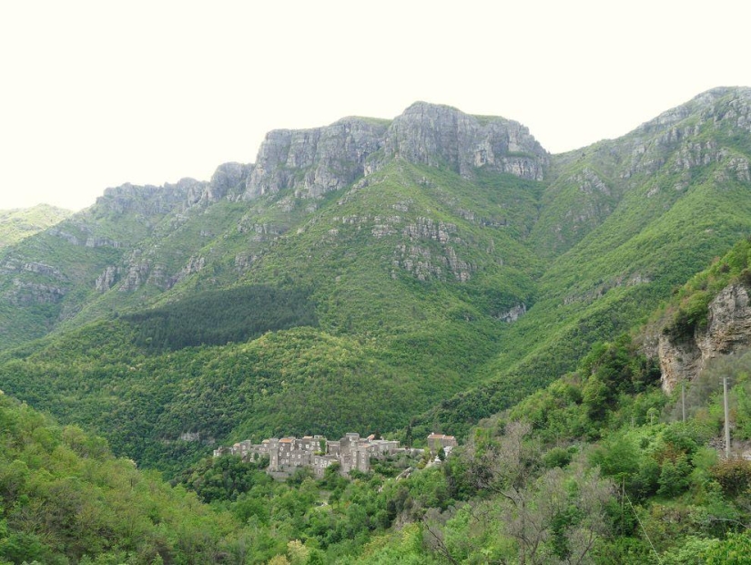 Donde vive el cuento de hadas: pequeños pueblos con encanto en Italia