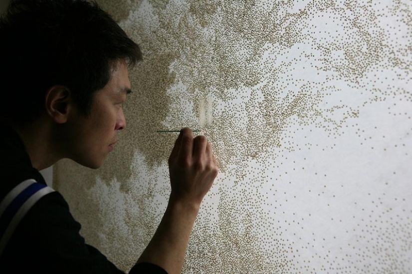 Dot art: el artista quema papel con varillas de incienso y crea pinturas increíbles Dot art: el artista quema papel con varillas de incienso y crea pinturas increíbles