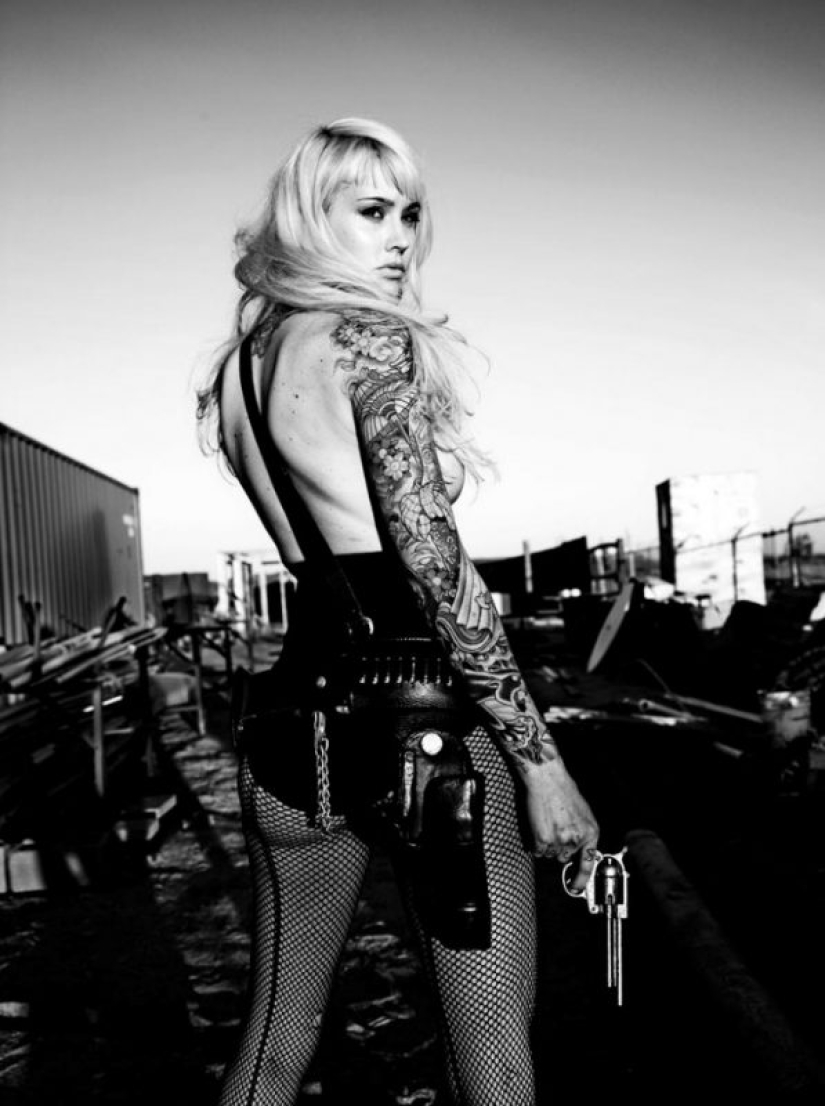 Dressed in a tattoo: "painted" the muses of Warwick Saint