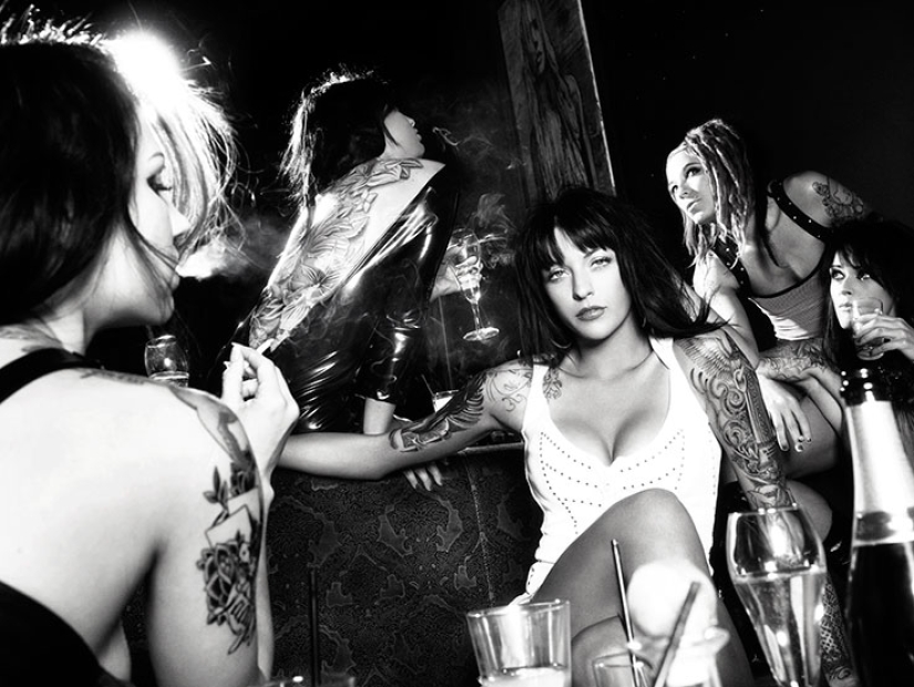 Dressed in a tattoo: "painted" the muses of Warwick Saint