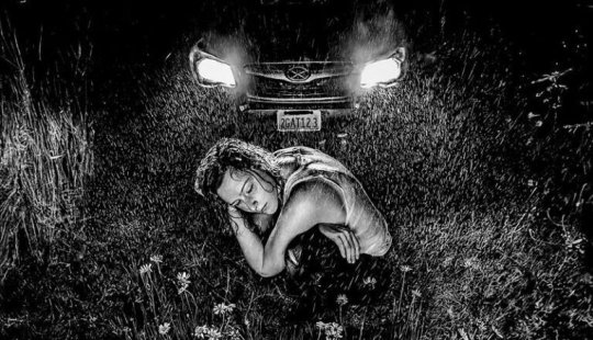 Dylan Eakin and his photorealistic charcoal drawings Dylan Eakin and his photorealistic charcoal drawings