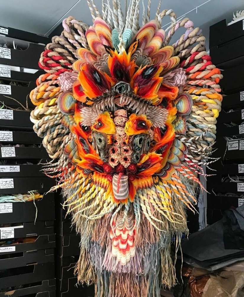 "Each of us needs beauty": why does this woman create huge flowers