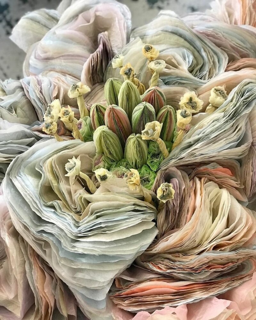 "Each of us needs beauty": why does this woman create huge flowers