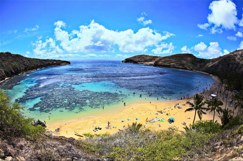 Earthly Paradise — Hawaiian beach inside an ancient crater