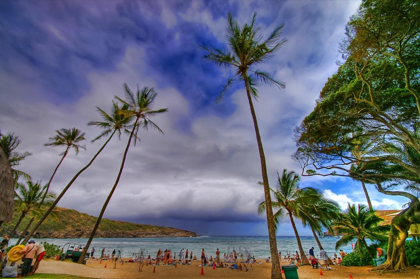 Earthly Paradise — Hawaiian beach inside an ancient crater
