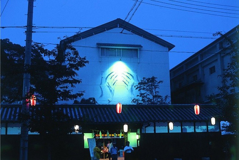 El artista que pinta con sombras