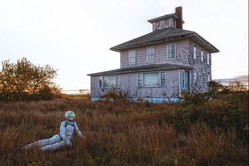 “El astronauta solitario”: autorretratos en entornos abandonados y en decadencia