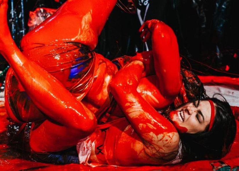 "El cambio de la sopa roto la sopa": ¿cómo las mujeres pelean en el barro "El cambio de la sopa roto la sopa": ¿cómo las mujeres pelean en el barro