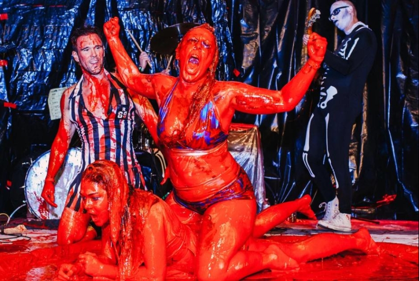 "El cambio de la sopa roto la sopa": ¿cómo las mujeres pelean en el barro "El cambio de la sopa roto la sopa": ¿cómo las mujeres pelean en el barro