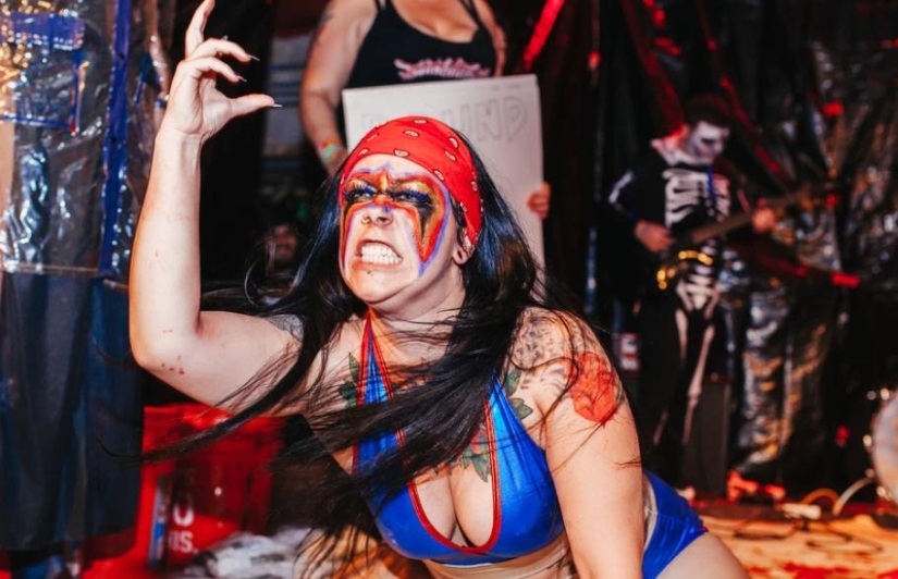 "El cambio de la sopa roto la sopa": ¿cómo las mujeres pelean en el barro "El cambio de la sopa roto la sopa": ¿cómo las mujeres pelean en el barro