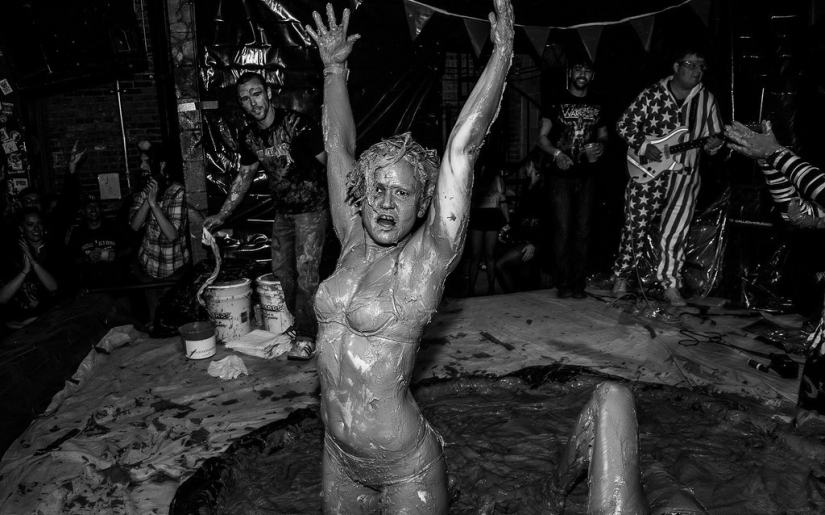 "El cambio de la sopa roto la sopa": ¿cómo las mujeres pelean en el barro "El cambio de la sopa roto la sopa": ¿cómo las mujeres pelean en el barro