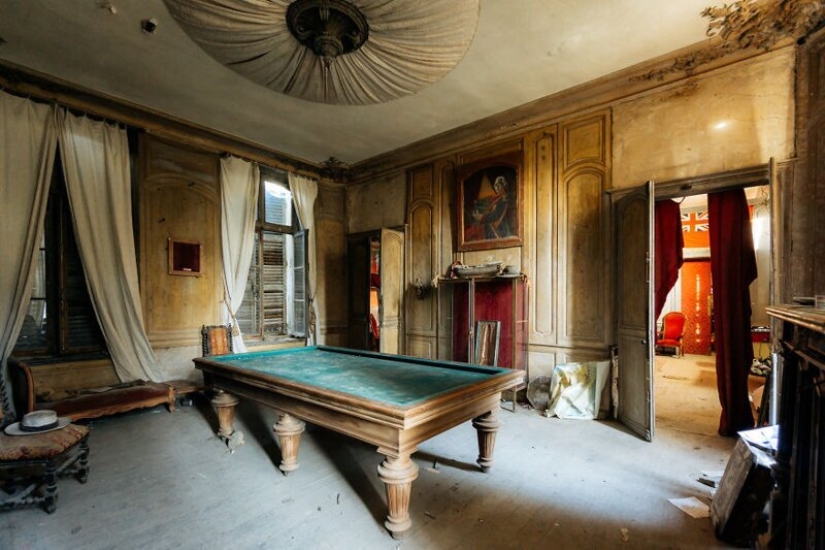 El castillo francés de Quesnel poco antes del devastador incendio El castillo francés de Quesnel poco antes del devastador incendio