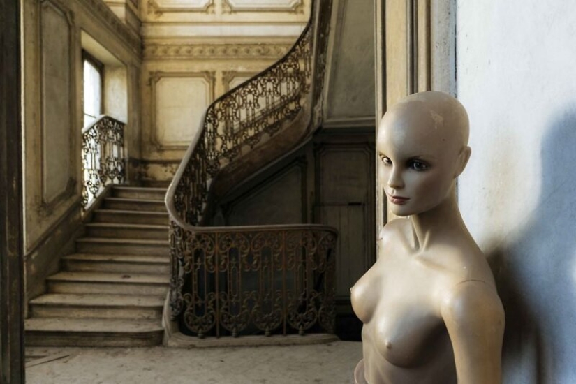 El castillo francés de Quesnel poco antes del devastador incendio El castillo francés de Quesnel poco antes del devastador incendio