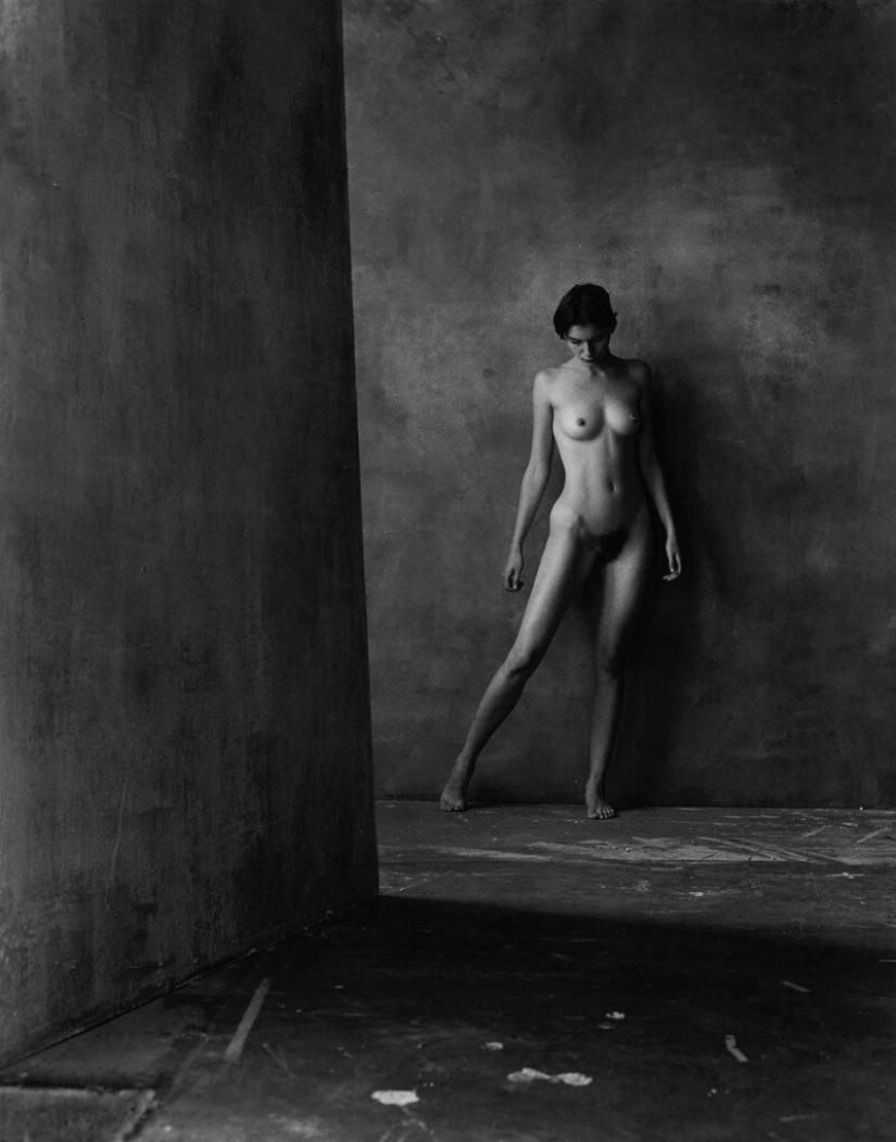 El cuerpo femenino y la geometría en la obra del fotógrafo Christian Coigny